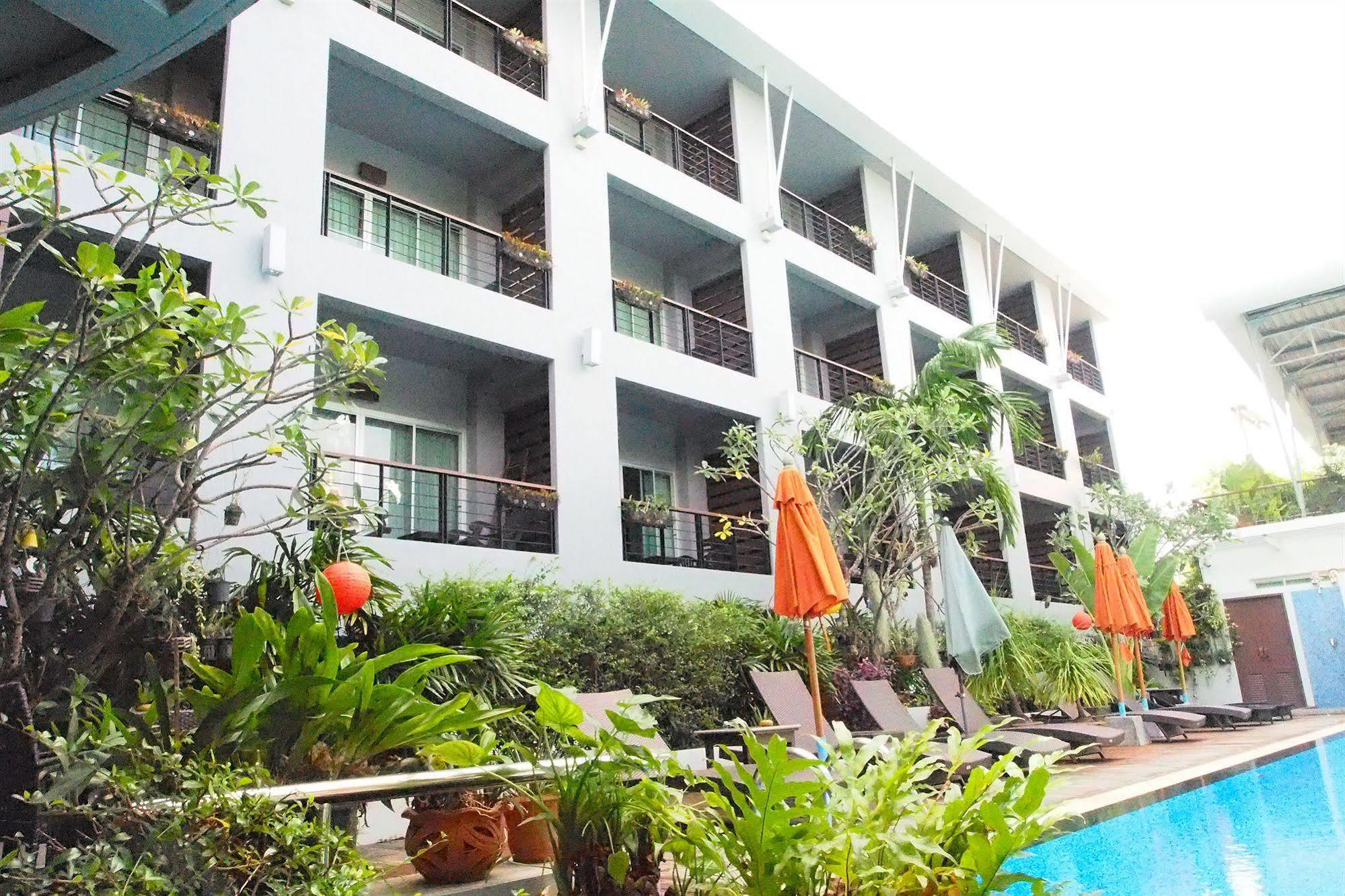 Baan Suwantawe Hotel Phuket Exterior photo